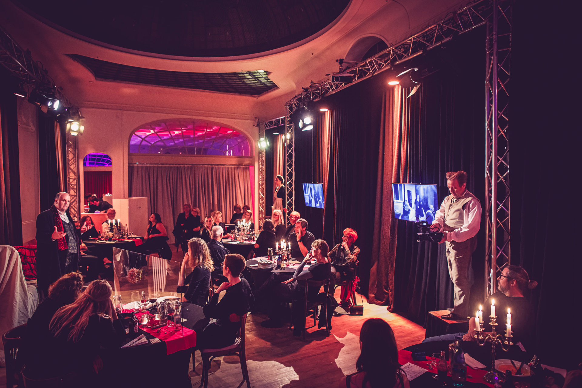 Theater im Palast // Kochbrunnenplatz 1