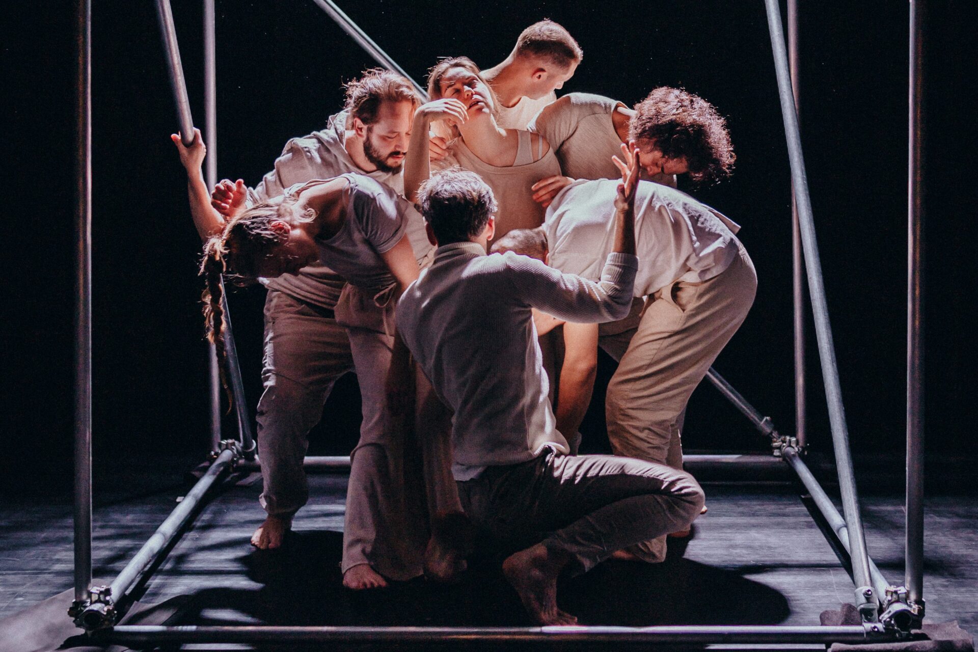 IN-BETWEEN | DAZWISCHEN | ما بين // am 7. Dez