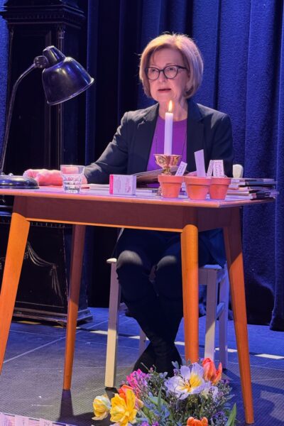 (02) Dr. Gabriele Volmer